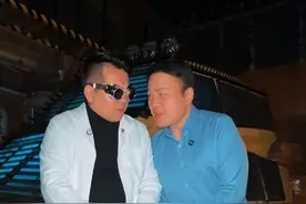 当警察被老婆赶出家门···· #警察 #秘密基地 #汽车 #房车 #末日地堡视频封面