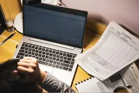 6月30日（报道）年假跨年“过期作废”？法规明确！可以跨一个年度安排（央视新闻）#大象主播说视频封面