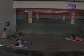 6月26日，江苏苏州。司机开车下地库时看到反光，靠近后发现是六七个工人躺地休息，直呼“小心谨慎救了我”#谨慎驾驶 视频封面