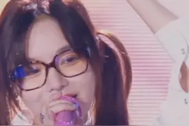 #飞天之夜音乐盛典  黄霄雲演唱《带我去很远地方》。#演唱会里看中国