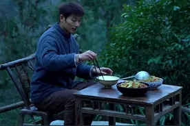 在农村的烟火人间里，藏着最朴实的美味。铁锅大灶台烧出的饭菜，每一口都是家的味道，更是儿时的记忆，让人沉醉、无法自拔！#农村美食 #我的农村生活 #乡村生活家 #新农人计划2024视频封面