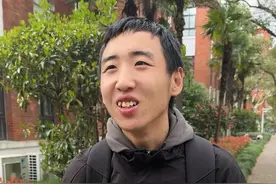 从山东农村走到复旦校园！“我父母都是农民，更多只能靠自己。” #复旦大学 #学霸 #朴实无华 #街头采访视频封面