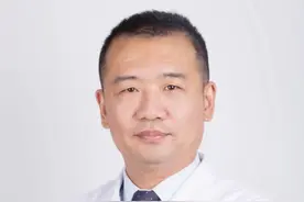 眼底出血的患者，眼前有黑影飘动，不用过度的担心 #医学科普 #眼底出血 #飞蚊症 #健康科普视频封面
