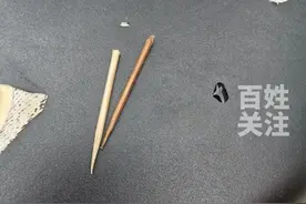 7月1日四川成都，女子扫码骑行共享电动车被扎，发现坐垫里竟深埋两根竹签。视频封面