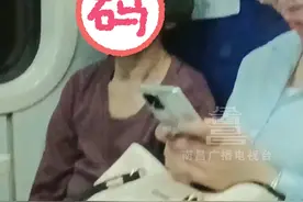 9月9日（采访） 河南。老人与女婿坐20小时火车去西安，“刚上车女婿就给自己补了卧铺老人独自坐硬座”知情人：很心酸也照顾了一路。#河南dou知道 #社会百态 #心酸的一幕视频封面
