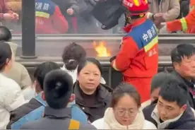 2月2日（采访时间），浙江舟山，#消防队回应帮游客焚香开光 ： 专门学过的手法，为了古寺庙的安全，4位消防员从早上8点忙到晚上6点。视频封面