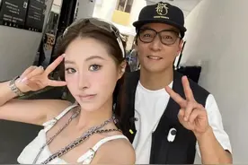 5月13日，女生在上海街头婉拒街拍，结果发现“摄影老头”是吴彦祖，十分后悔没有与他合照。网友表示：这次是真拒绝吴彦祖了。#吴彦祖上海街拍 #吴彦祖 #上海视频封面