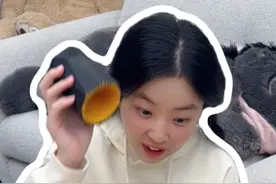 超欢乐的下酒游戏~韩信点兵！开之前喊出要去掉的颜色或者数字，谁的骰子有被点到的就拿走，谁的骰子先没谁喝酒~#情侣日常#酒桌游戏#下酒小游戏#万物醒春JIU在沱牌#80年喝出来的经典@舍得官方旗舰店视频封面