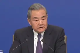 王毅：防止军国主义阴魂复活，是日本时刻不可松懈的应尽义务视频封面