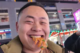 元旦假期 全家一起来逛街，感受到了小县城的大热闹。视频封面