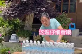 阿昌族户撒刀有多锋利？国家级非物质文化遗产传承人“户撒刀王”，挑战一刀切断24个矿泉水瓶。#有一个美丽的地方德宏  #有一种叫云南的生活视频封面