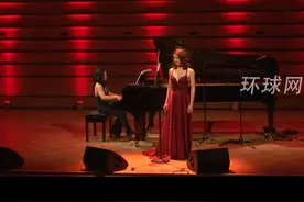重温跨国演绎的天籁之声，英国美女歌唱家演唱《我爱你中国》视频封面