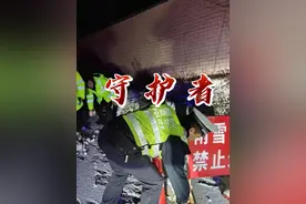 2024的第一场雪如约而至了，给在风雪中站岗执勤的他们点赞 #热点 #长沙下雪了 #宁乡建伢子 #守护者视频封面