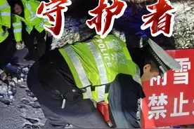 2024的第一场雪如约而至了，给在风雪中站岗执勤的他们点赞 #热点 #长沙下雪了 #宁乡建伢子 #守护者视频封面