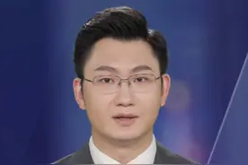 近日，千万粉丝网红大蓝的妻子大叶子在网上“炫富”引发争议。视频封面