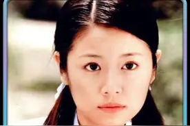 依萍用这首歌唱出了傅文佩和陆振华的爱情