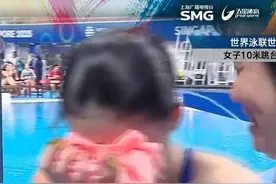 喜极而泣 陈芋汐成就世锦赛三冠王 2025新加坡游泳世锦赛女子跳水10米台决赛，上海姑娘陈芋汐以430.50分、领先第二名63.40分的断层优势夺得冠军。这是她在世锦赛这个项目上夺得的第四枚金牌，也是在本届赛事上获得的第三金。最后一跳成绩出来后，陈芋汐流下了激动的泪水。#陈芋汐世锦赛三冠王 #陈芋汐 #2025新加坡游泳世锦赛