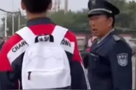 河南，从小学到高中，孙子在哪上学爷爷就在哪当保安，孙子：如果我考上北大呢？爷爷：我肯定会想办法去北京#爷孙情视频封面