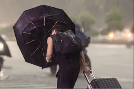 连续五个月雨量偏多，今年广州降雨量要破纪录？专家：极端异常天气影响显著#广州dou知道 #广州天气 #降雨视频封面