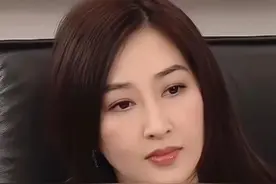 张家辉夸妻子关咏荷“老有老靓”，并称不是哄她，她一直都很正的。网友：隔着屏幕都觉得甜！（编辑：梁莹；责编：王慧君；素材来源：广东影视频道）#张家辉  #关咏荷  #港剧女神  #港星  #爱情