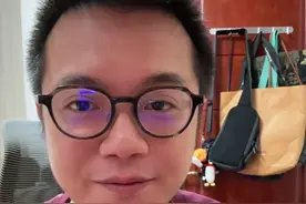 刚刚，特朗普怒了，一大早发文狂喷美联储主席鲍威尔，特朗普称，鲍威尔的解职越快越好，美联储本应像欧洲央行那样以更大力度降息。#美联储  #特朗普  #降息  #泰勒来了