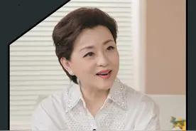莫文蔚表示自己是“i人"（内向型人格）虽看似热情奔放，但独处时方能汲取能量，享受独自时光。#杨澜对话  #大有学问  #莫文蔚视频封面