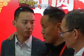 “小米奇”爸爸抱着谢浩男“我多希望你是我的孩子”“很多家长倒在了寻子路上”现场大家高喊加油！#谢浩男  #小米奇  #寻亲路  #感人 @抖音短视频 @DOU+小助手视频封面