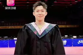 闷声干大事！王楚钦拟被北大录取北大回应：是本人 下半年就读 4月2日，北大体育教研部公布的2025年硕士招生拟录取公示名单中，出现了“王楚钦”的名字。 对此，北大体育教研部老师回应称，拟录取公示名单中“王楚钦”为奥运冠军王楚钦。若公示阶段无异议的话会发录取通知书，正常情况下会九月入学。#王楚钦 #王楚钦北大拟录取视频封面