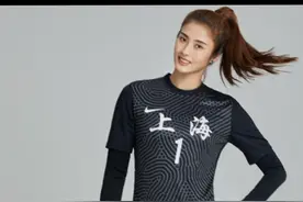奶爸差点跟20年哥们闹掰，就为解说女足超模赵丽娜，2分30秒为女神哑嗓嘶吼！#中国女足#赵丽娜 视频封面