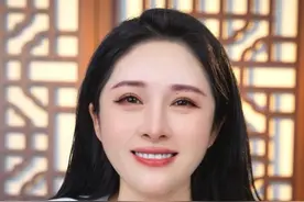 堂堂副局长骑着小电驴送外卖，咋回事儿啊？ #苏州85后副局长送外卖 #送外卖 #公务员 #小月说 #抖音热评