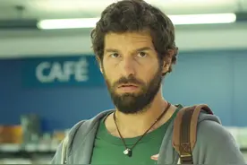 <完整版>男人在超市购物时猛然发现，所有人都在疯狂采购物资视频封面