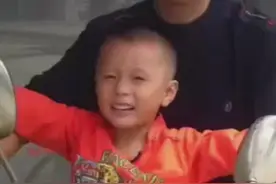 “小米奇，这是最后一次找你吗”，杜小华称将放缓寻子努力挣钱，14年来寻亲支出至少百万，“不想找到时家庭无以为继”#媒体精选计划 #寻亲视频封面