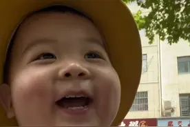 抖嘴唇的表情包小宝宝长大了！从小可爱到大，竟然没有什么变化！视频来源：@是这个格 #人类幼崽到底有多可爱 #萌娃 #真的有被小朋友治愈到 #人类幼崽成长记 #抖音宝贝计划视频封面