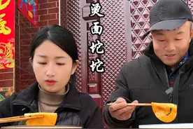 过年的大鱼大肉吃腻了，不妨来一碗好吃又好做的烫面坨坨。#新农人计划2025  #我的乡村生活 #分享镜头里的爱意 #乡村美食 #烫面坨坨