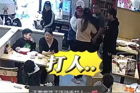 3月31日，山东济宁。小孩大声嘶叫引发女子不满，女子大声让其闭嘴，家长与女子发生激烈争执。关注👉@小政视频  #冲突  #家教  #社会教育  #山东dou知道  #抖音小助手视频封面