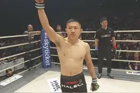 日本黑人街头欺负华人，惨被摔跤天才（王亮）重拳暴打！ #拳击视频封面