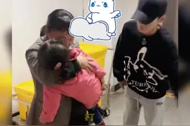 11月16日，福建南平。4岁妹妹误把珠子塞进鼻子，24岁哥哥鞋都没来得及换，抱着她就往医院跑，网友：打在妹妹身上，疼在哥哥心里视频封面