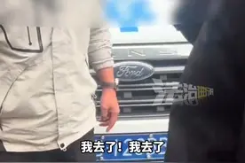 海南一救护车在墨脱拉警报旅游，多车让行后发现其到景点竟下车拍照，游客质问却遭反怼：我们归警察管 不归你管，警方回应：已拆除警报器并行政处罚，海南卫健委回应 ：已要求责任单位严肃处理（畅）