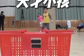 这是我见过打羽毛球最无法无天的小孩哥 #瓜子二手车 #奇闻奇事视频封面