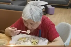 龙华区民治长者助餐服务来咯！今天起开始申请→#深圳dou知道 @抖音短视频视频封面