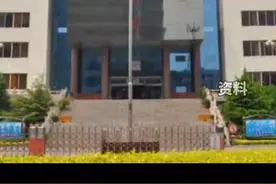 6月23日河南开封，“错换人生28年”案二审休庭，上诉人姚策养母许敏称：庭上提供了新证据，被上诉人姚策生母杜新枝称：已起诉网暴主播及许敏。视频封面