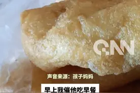 12岁儿子报警把妈妈抓走 12岁儿子因为早餐和妈妈起争执，报警让警察把妈妈带走。妈妈去警局做了个笔录回家了。
#熊孩子 #神兽在家视频封面