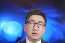 巴黎世家又整活！2700元的发卡卖断货争议越大销量越火？#巴黎世家 #发卡 #开眼界了视频封面