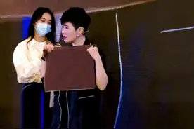  肤色比较暗黄的人一定要好好看完噢#色彩搭配 #肤色 #穿搭 @DOU+小助手 视频封面