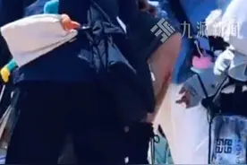 7月14日，#李昀锐疑似拍戏时腿部受伤 ，#李昀锐报平安 ： 没事的啊，都处理好了，大家别担心，已经在好吃好喝了。