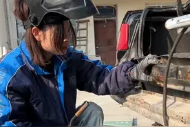 后备箱关不上，已经生锈破掉了，看我如何花一天的时间修好#修车