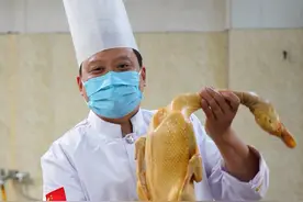 关爱老人从我做起 又到年底了，龙应用自己的方式关爱敬老院老人，凭借一技之长做爱心餐改善一下口味，希望他们都健康快乐#好事成真 #公益聚力计划 #开年行善 #公益项目进展视频封面