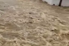 受强降雨影响，6月14日，南宁武鸣河水上涨倒灌城区，渡头社区、裕华小区发生内涝；贵港平南官成镇长尾岭屯14名村民被洪水围困。#暴雨过后 #救援现场 #广西 视频封面