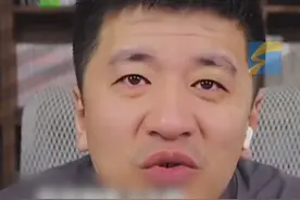 近日，关于北京协和医学院“4+4”学制的讨论引发广泛关注。峰学蔚来创始人张雪峰在直播中谈及“4+4”医学生模式，称“专业跨度如此之大我也没见过，没想到能做到这么直白。”#张雪峰 #协和4+4 #医学生 #学医