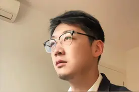 公司裁员不给当年年终奖合理吗？ 要看劳动合同，规则制度怎么约定，综合判断。#外企打工人 #职场 #年终奖 #裁员补偿 #经济补偿金视频封面